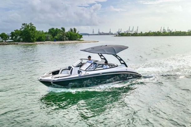 Private Boat Tour in Miami - Miami On The Water Tour