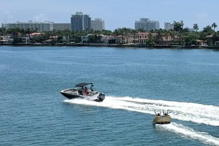 Miami Tubing - Miami On The Water
