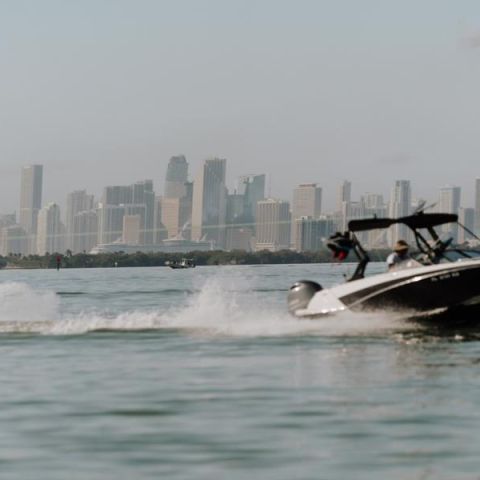 Wakeboard in Miami - Miami On The Water